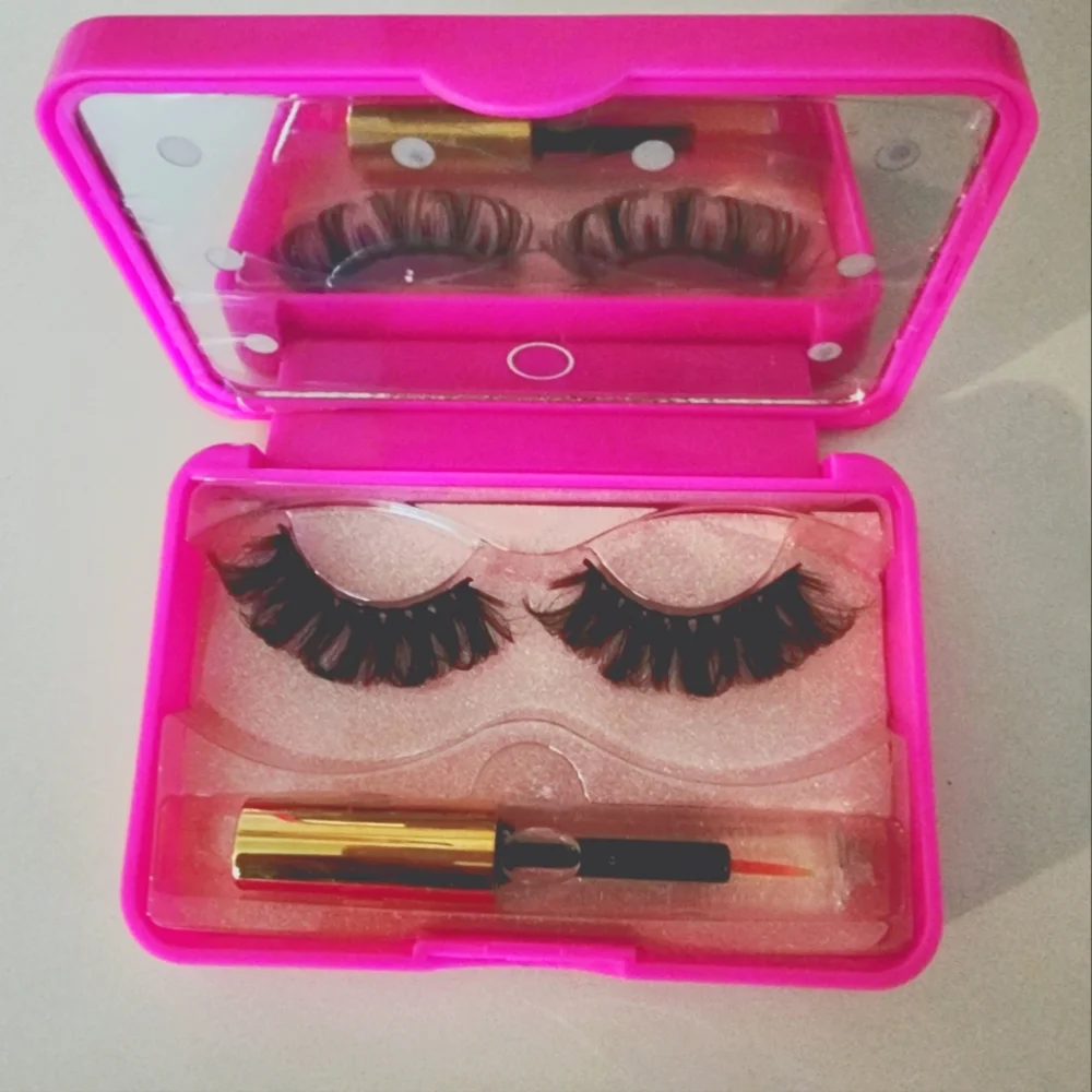Luxury Dramatic 3D Lashes with LED Lights Case and Glue - Picture 8 of 9